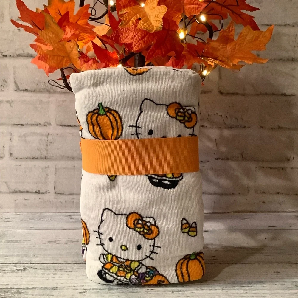 HELLO KITTY 2pk Pumpkins And Candy Corn Hand Towels